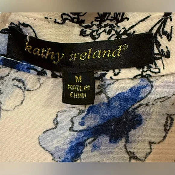 Beautiful button up blouse - Picture 6 of 11